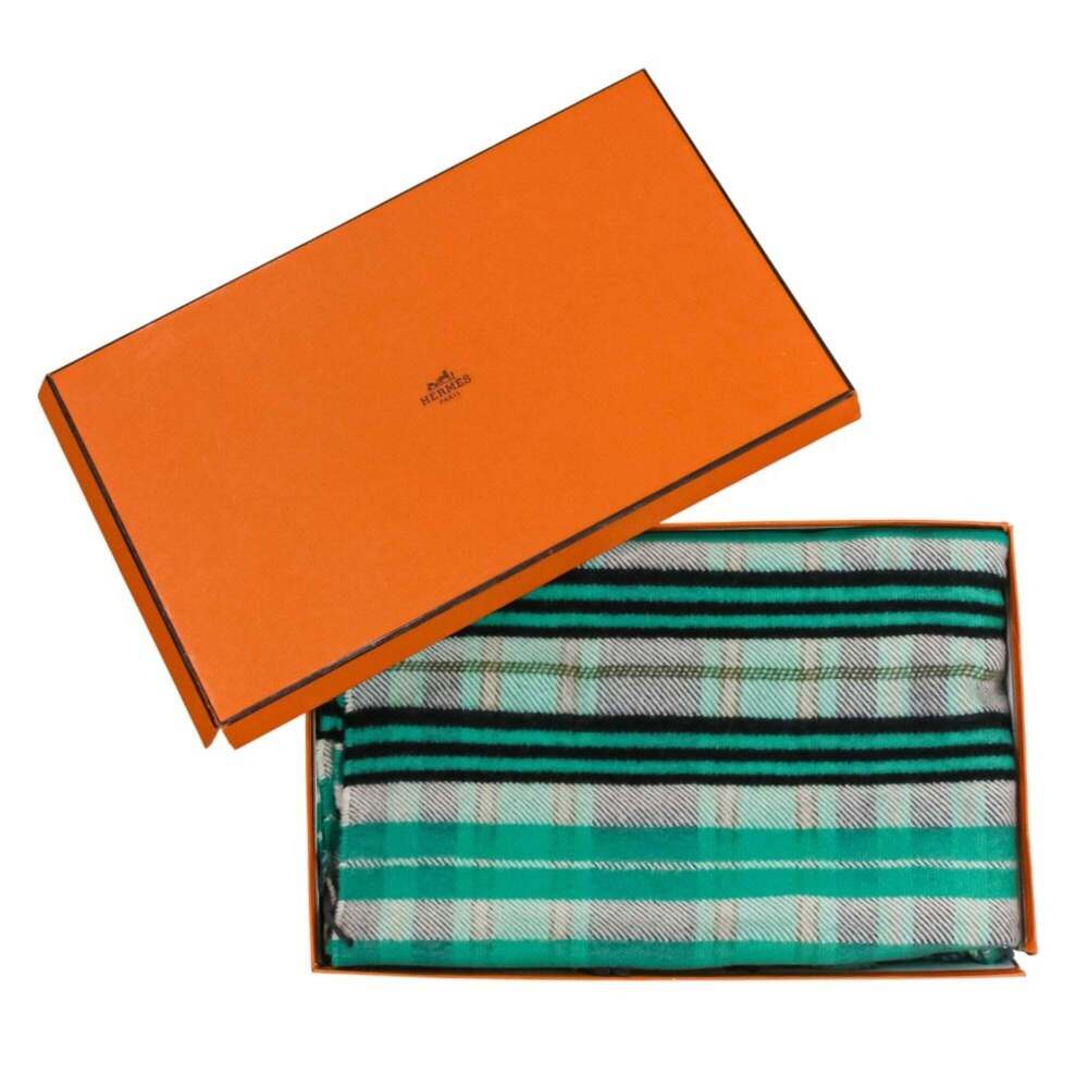 HERMES Authentic Green Scarf - Picture 14 of 14